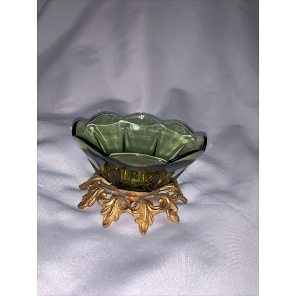 Vintage Green Pressed Scalloped Edge Glass Pedestal Bowl with Bronze base - Picture 2 of 7